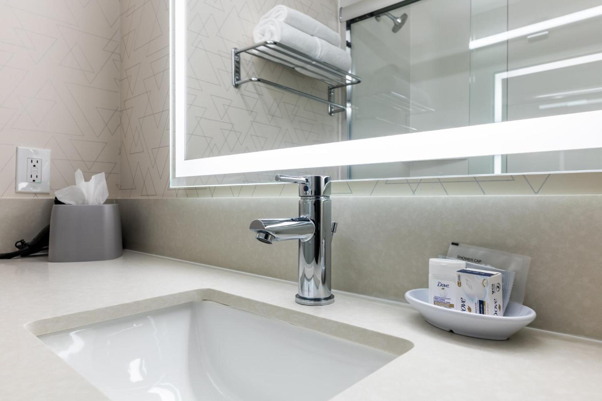 Van Nuys Vacations - Holiday Inn Express Van Nuys, an IHG Hotel - Property Image 5
