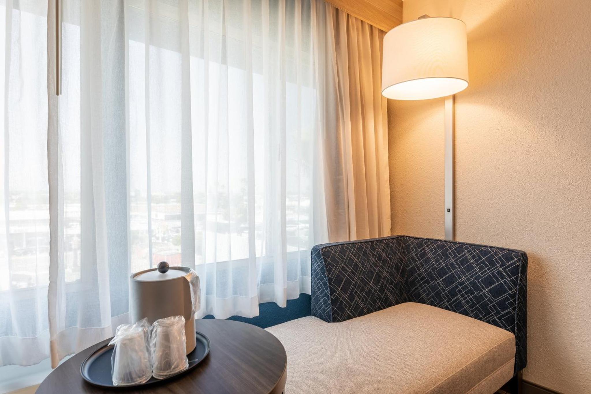 Van Nuys Vacations - Holiday Inn Express Van Nuys, an IHG Hotel - Property Image 11