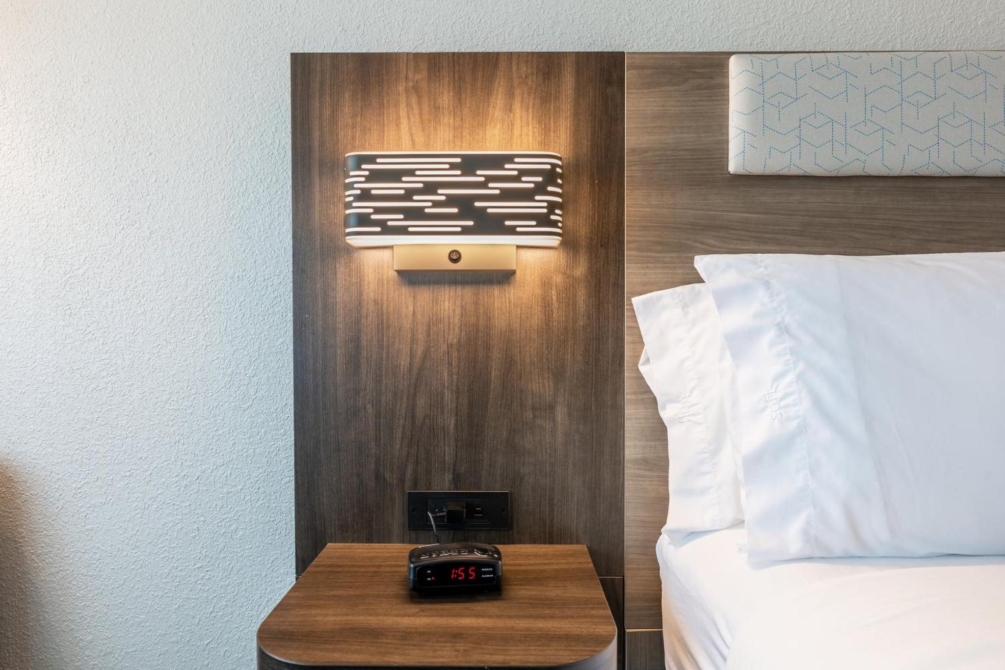 Van Nuys Vacations - Holiday Inn Express Van Nuys, an IHG Hotel - Property Image 9