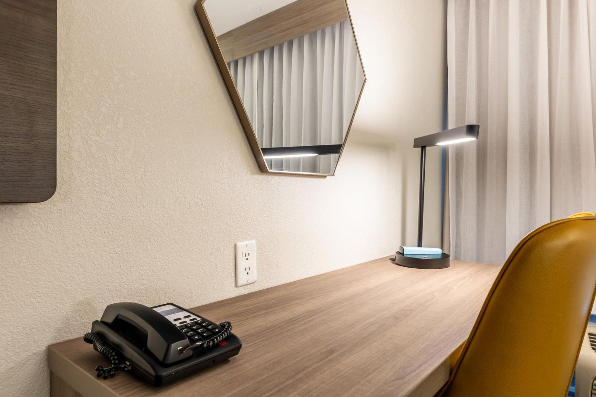 Van Nuys Vacations - Holiday Inn Express Van Nuys, an IHG Hotel - Property Image 10