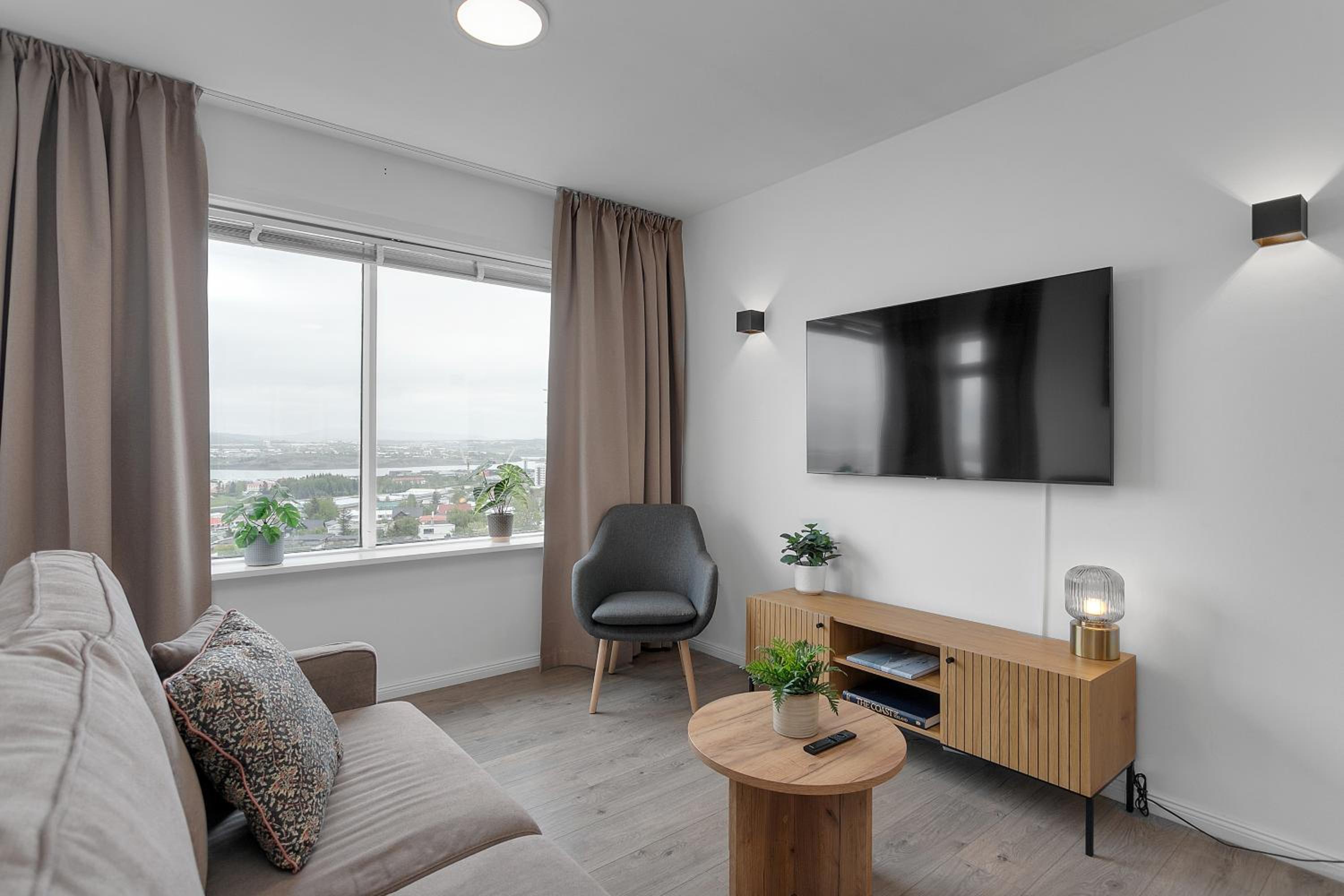 Lovely 1 Bedroom Apartment - Perfect Panorama View view 2