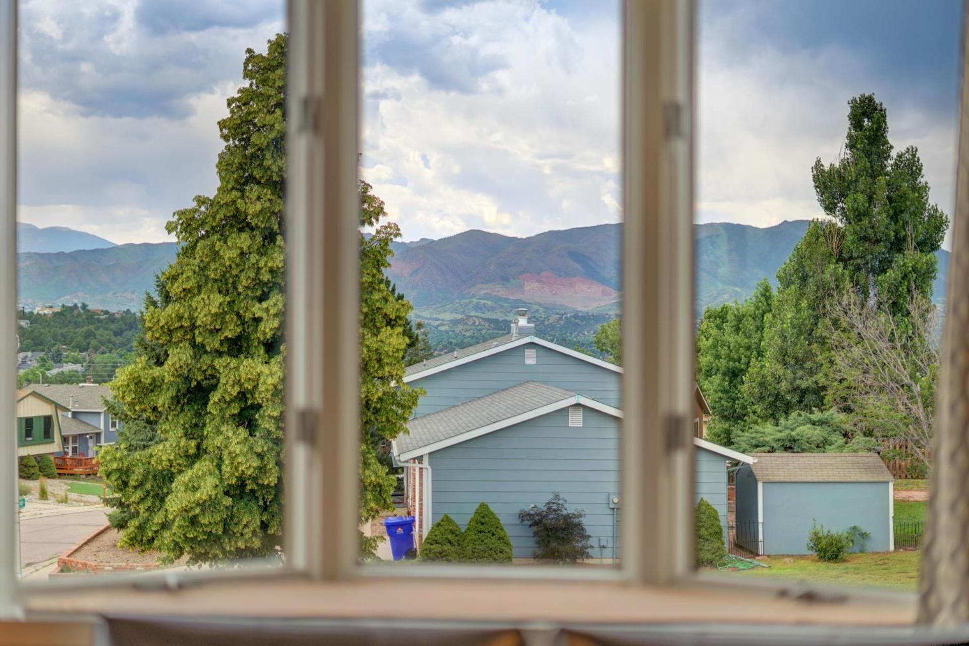 Colorado Retreat-King-Pikes Peak View-Foosball