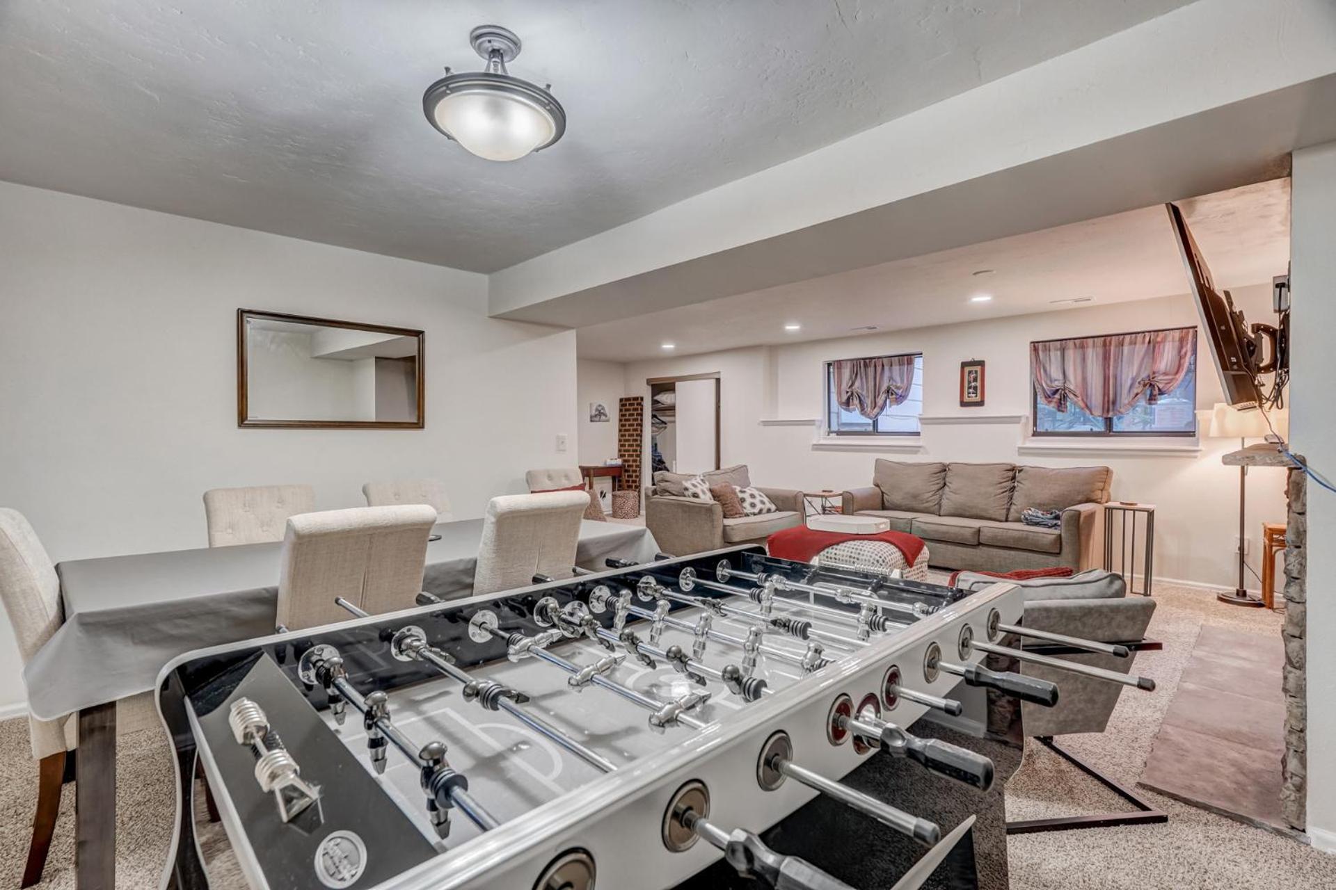 Colorado Retreat-King-Pikes Peak View-Foosball