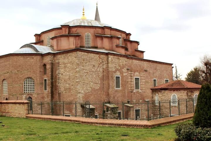 Estampolis Hotel