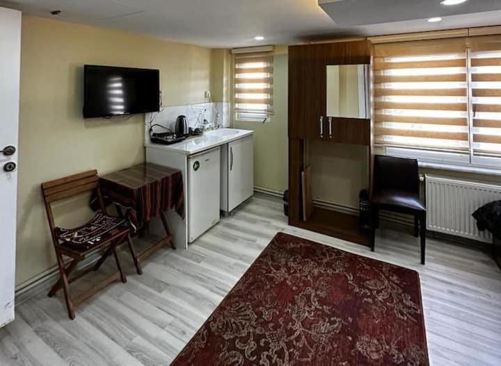 Estampolis Hotel