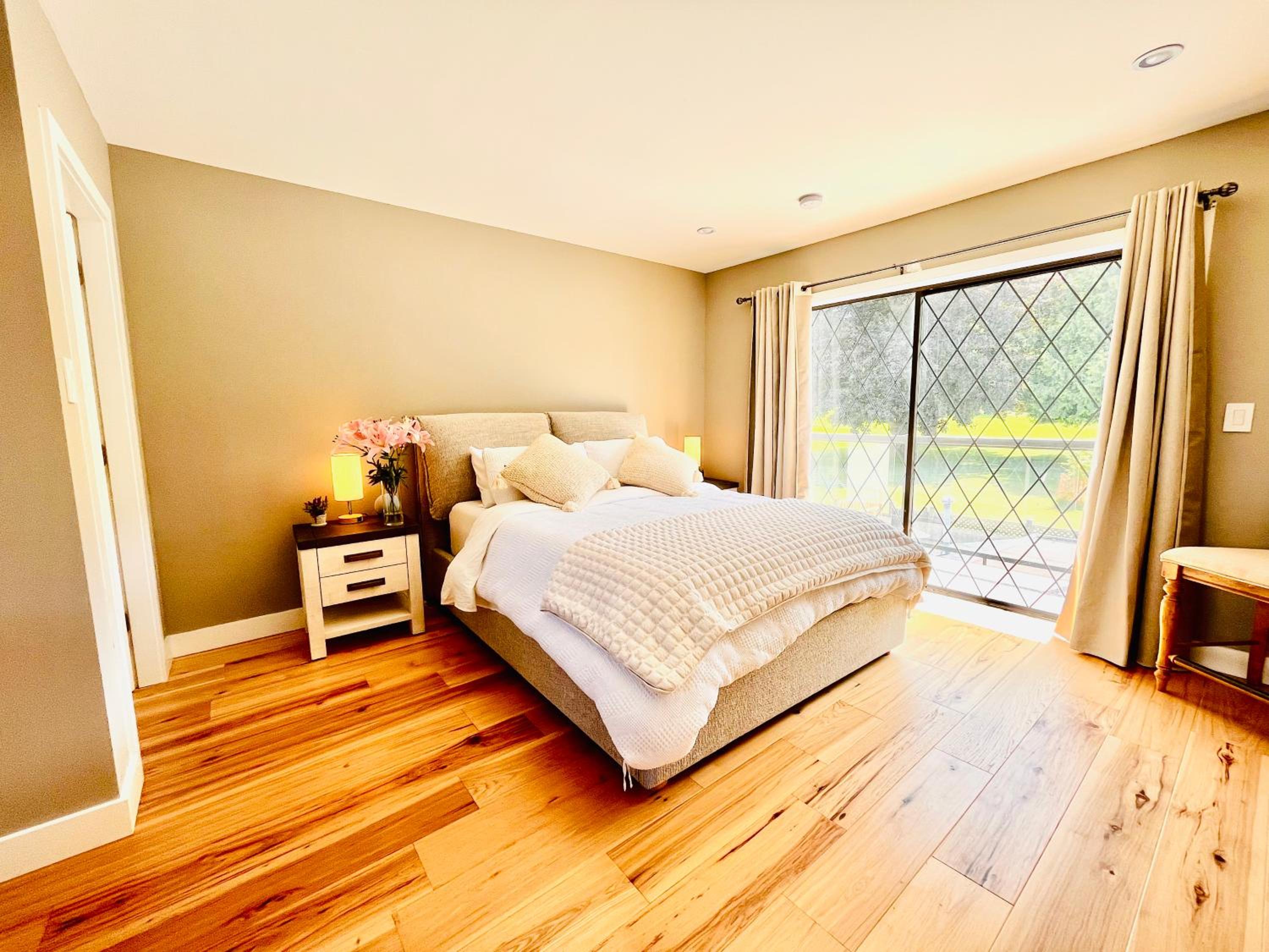Oceanside Manor - Fancy Room - Golf course & Beach View