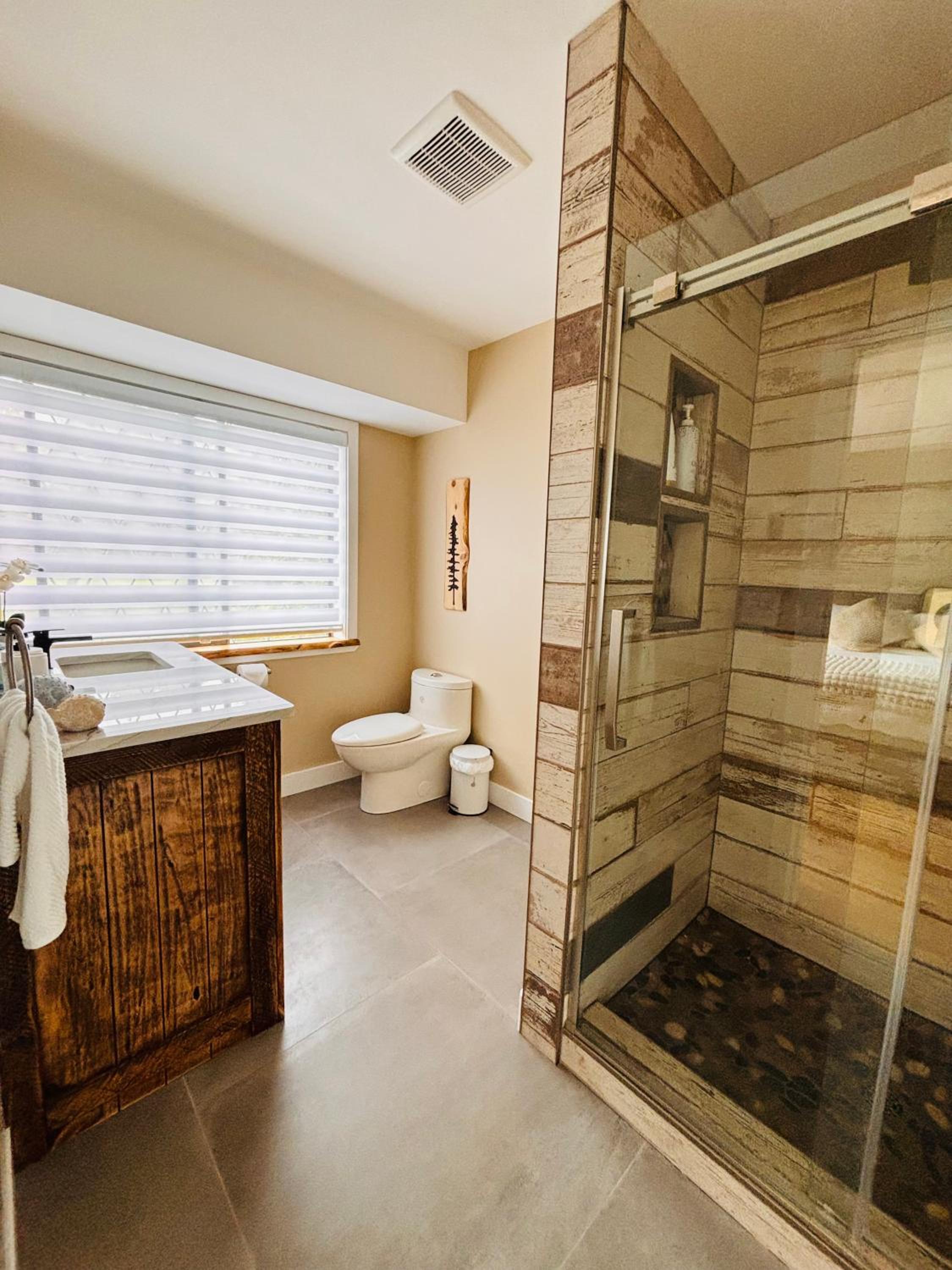 Oceanside Manor - Fancy Room - Golf course & Beach View