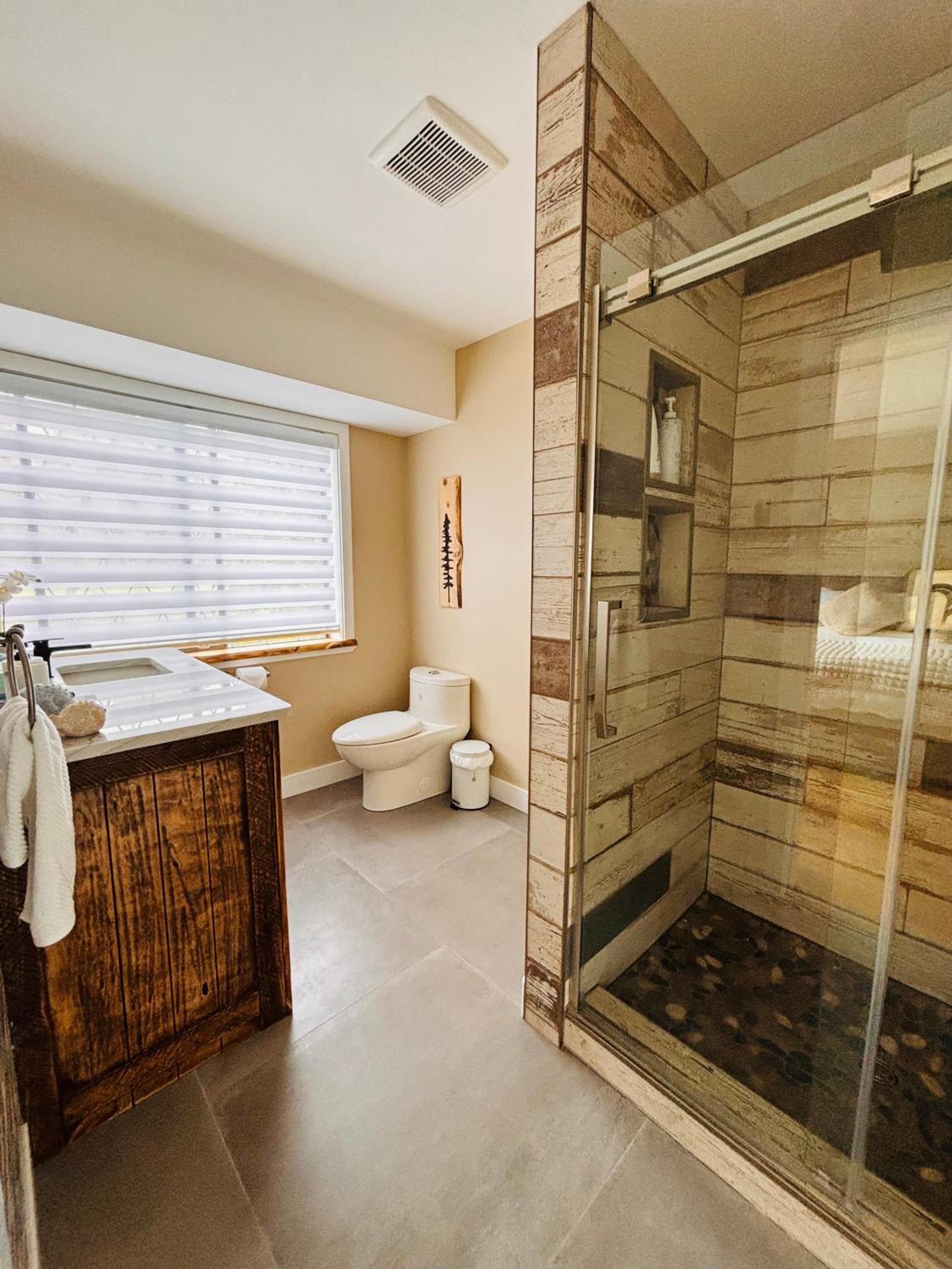 Oceanside Manor - Fancy Room - Golf course & Beach View