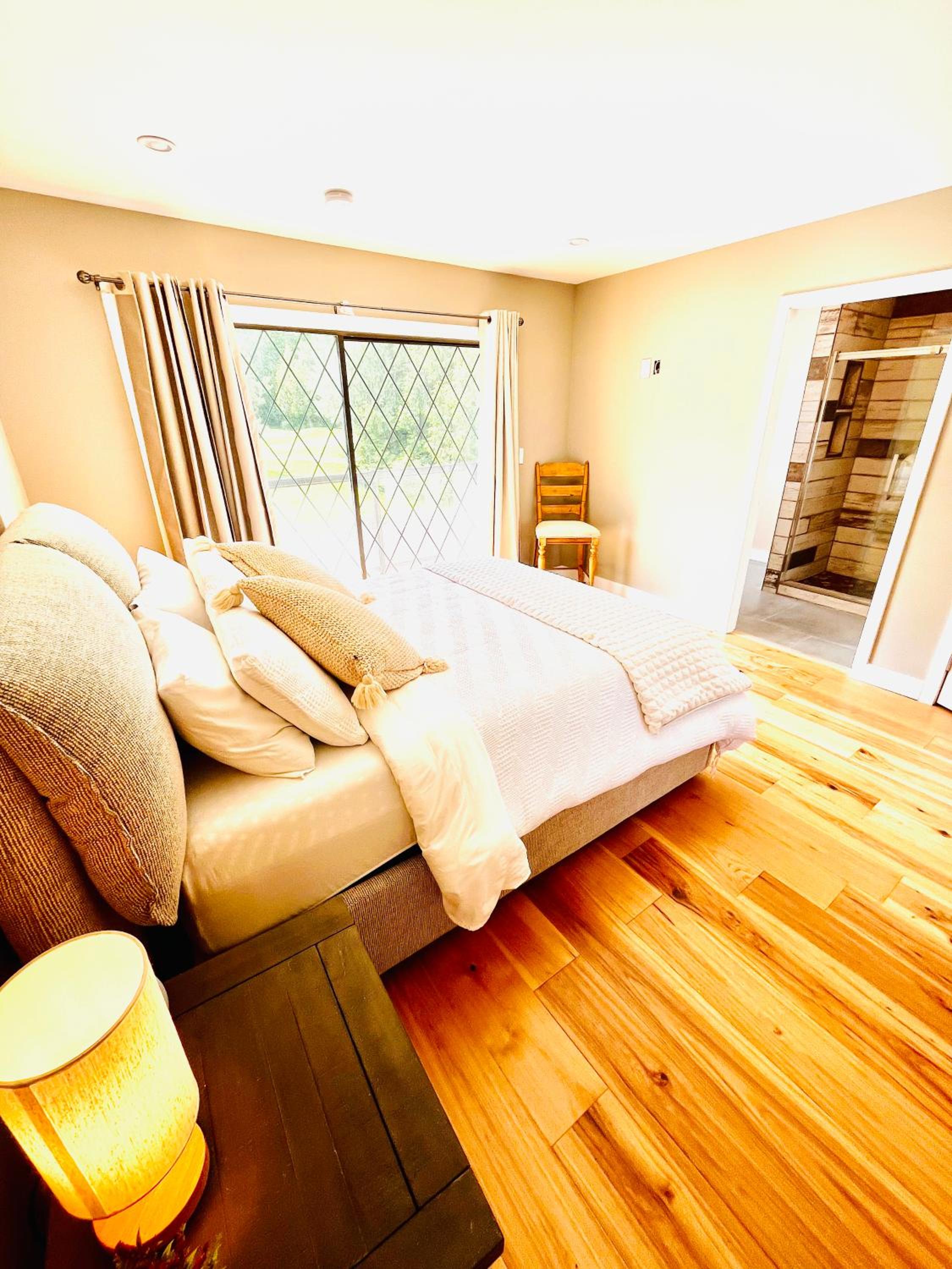 Oceanside Manor - Fancy Room - Golf course & Beach View