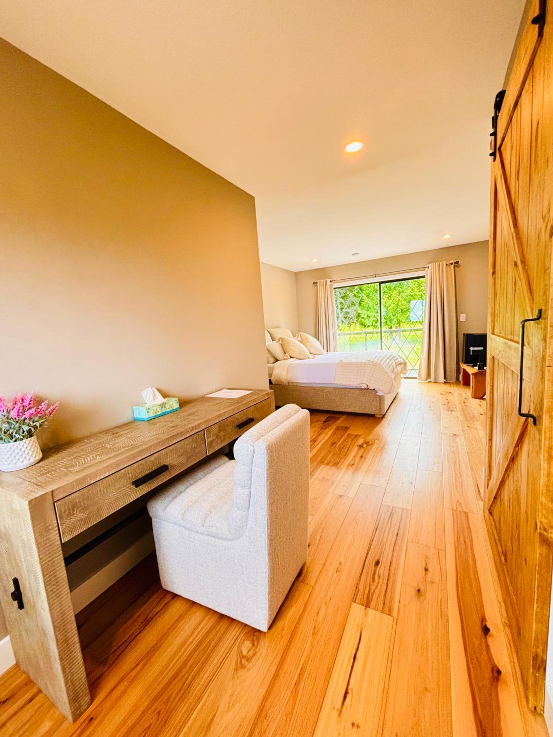 Oceanside Manor - Fancy Room - Golf course & Beach View