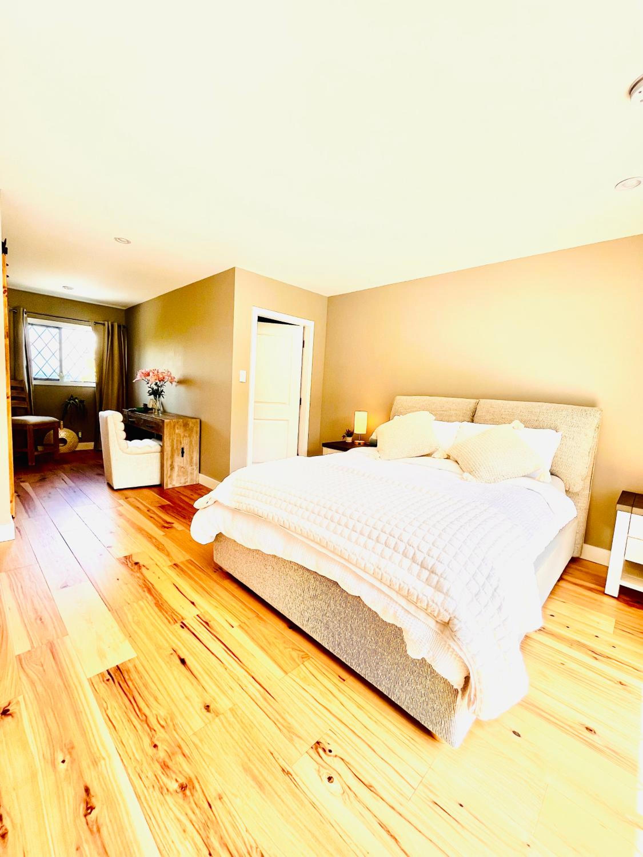 Oceanside Manor - Fancy Room - Golf course & Beach View