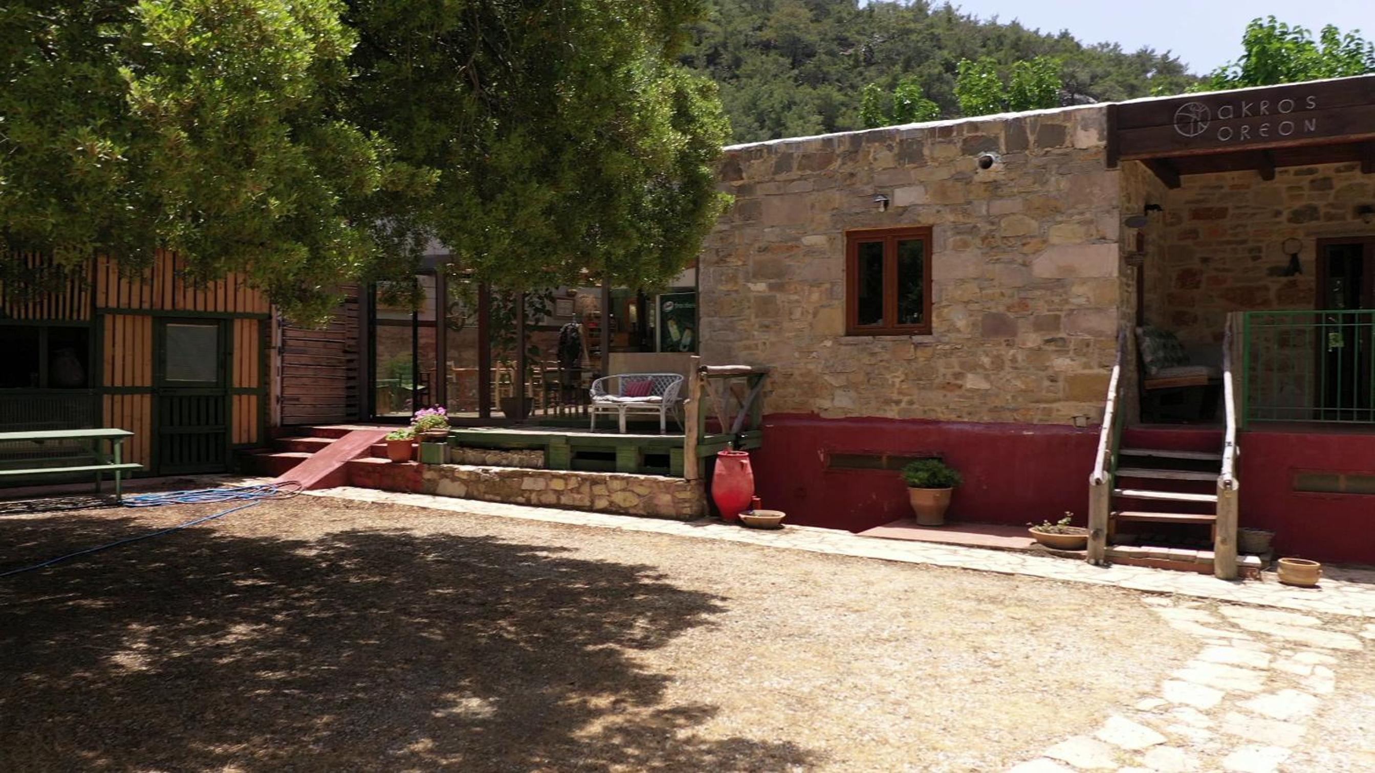 Akros Oreon Apartment Voliares