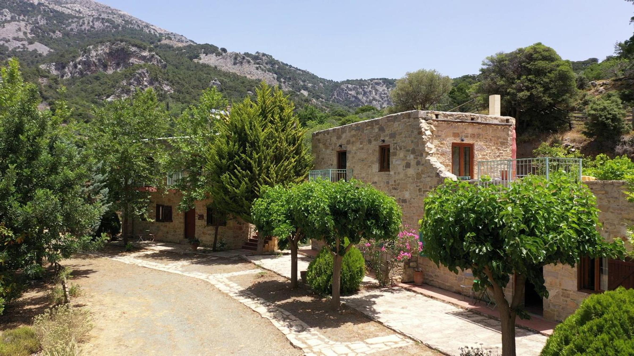 Akros Oreon Apartment Voliares