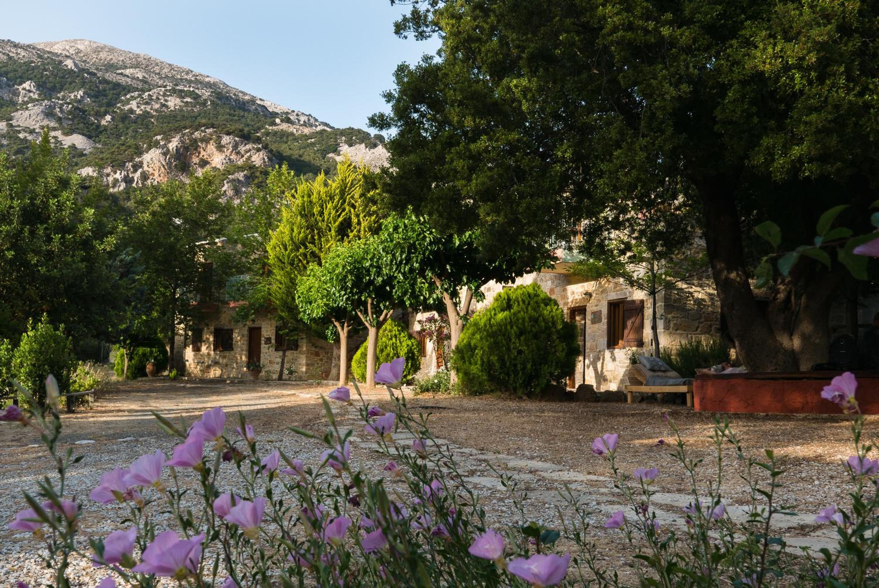 Akros Oreon Apartment Voliares