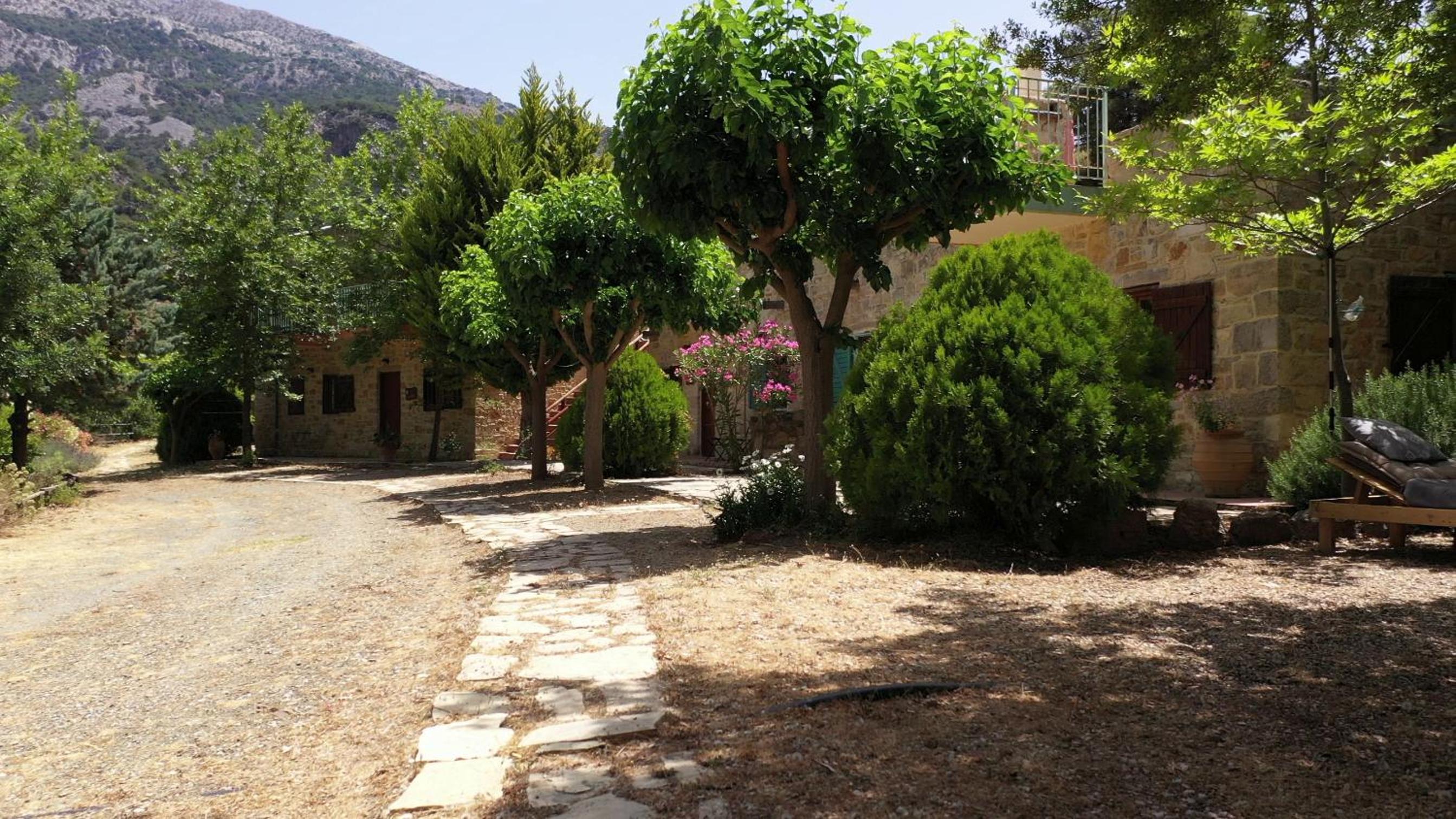 Akros Oreon Apartment Voliares