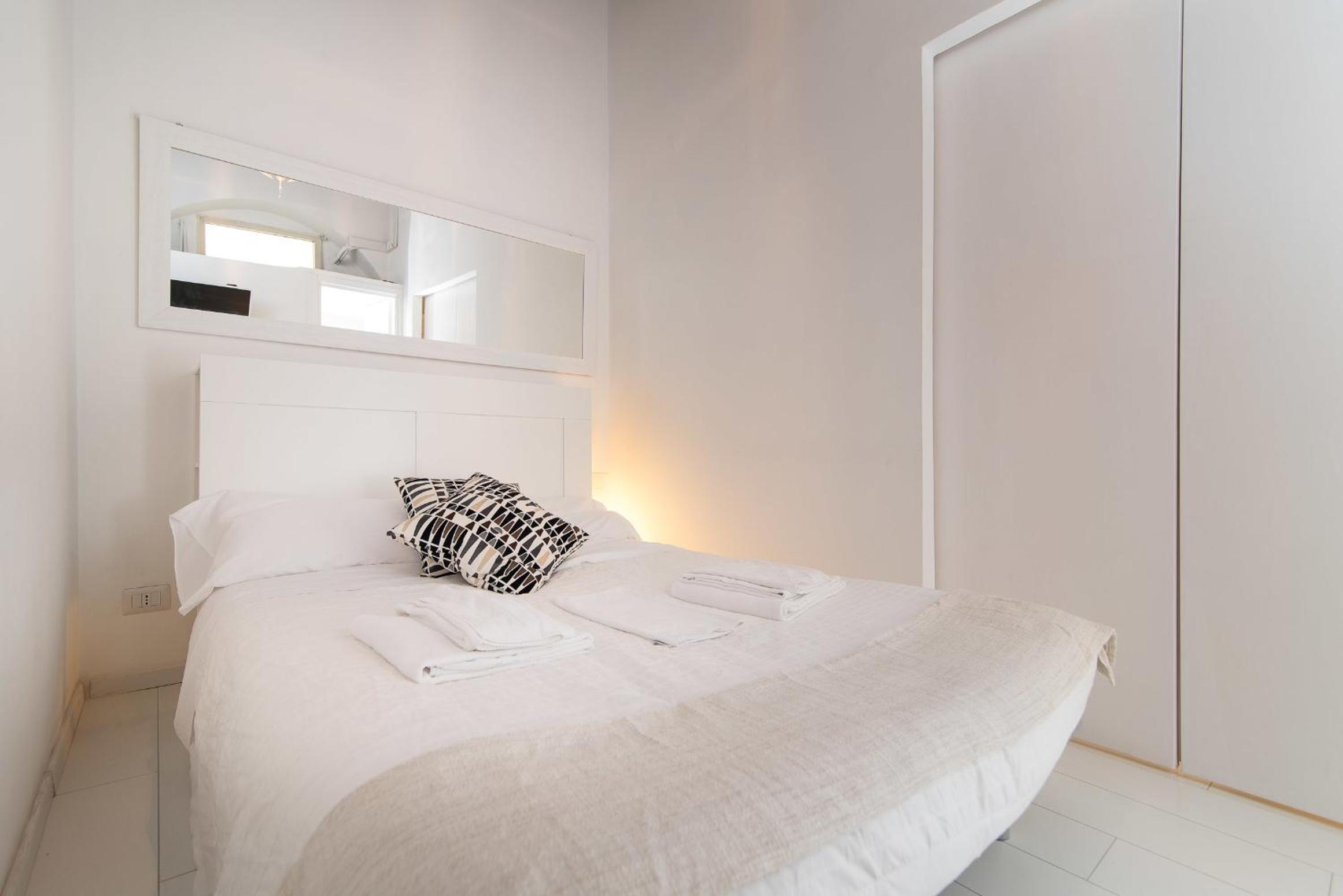White Ostilia Apartments