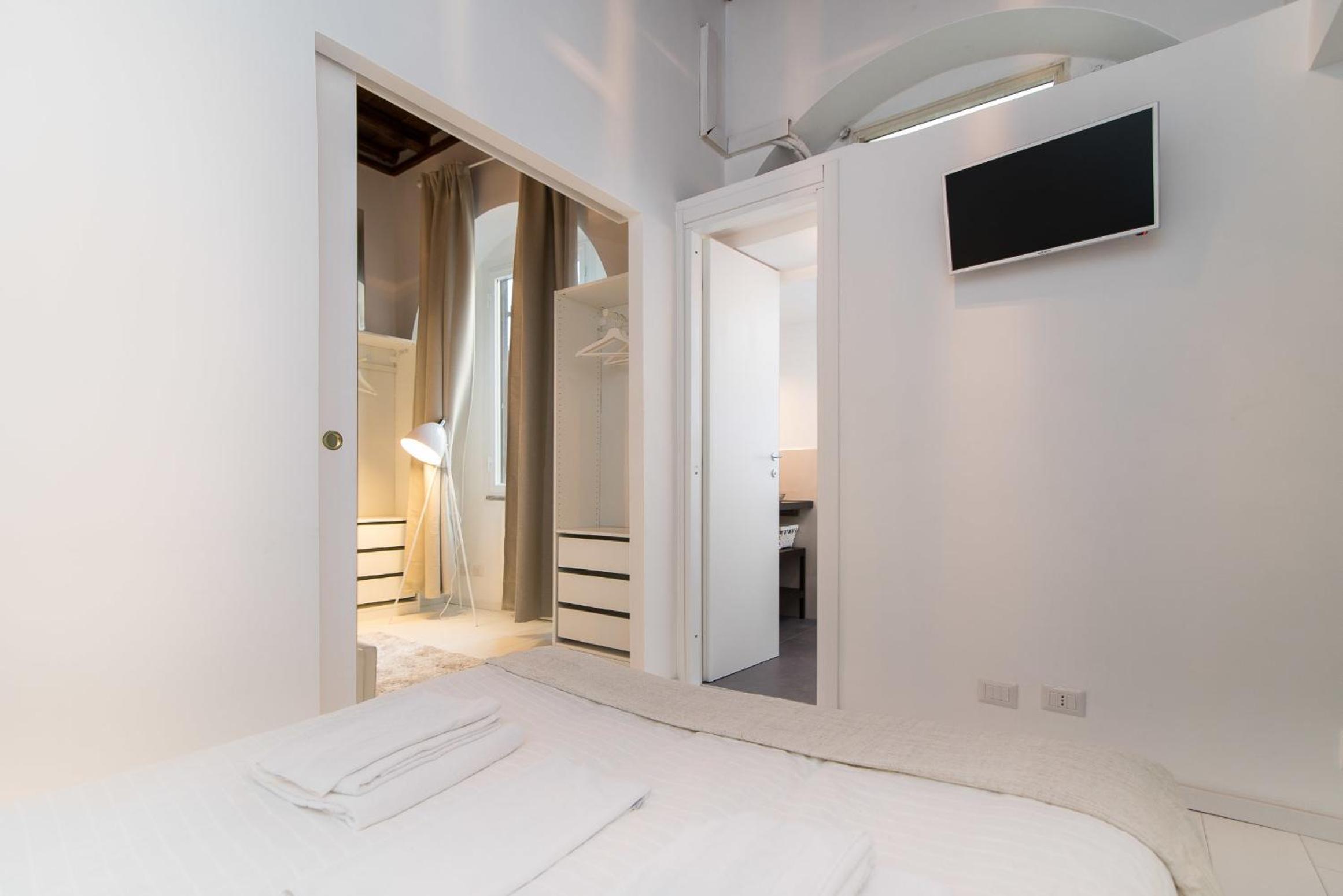 White Ostilia Apartments