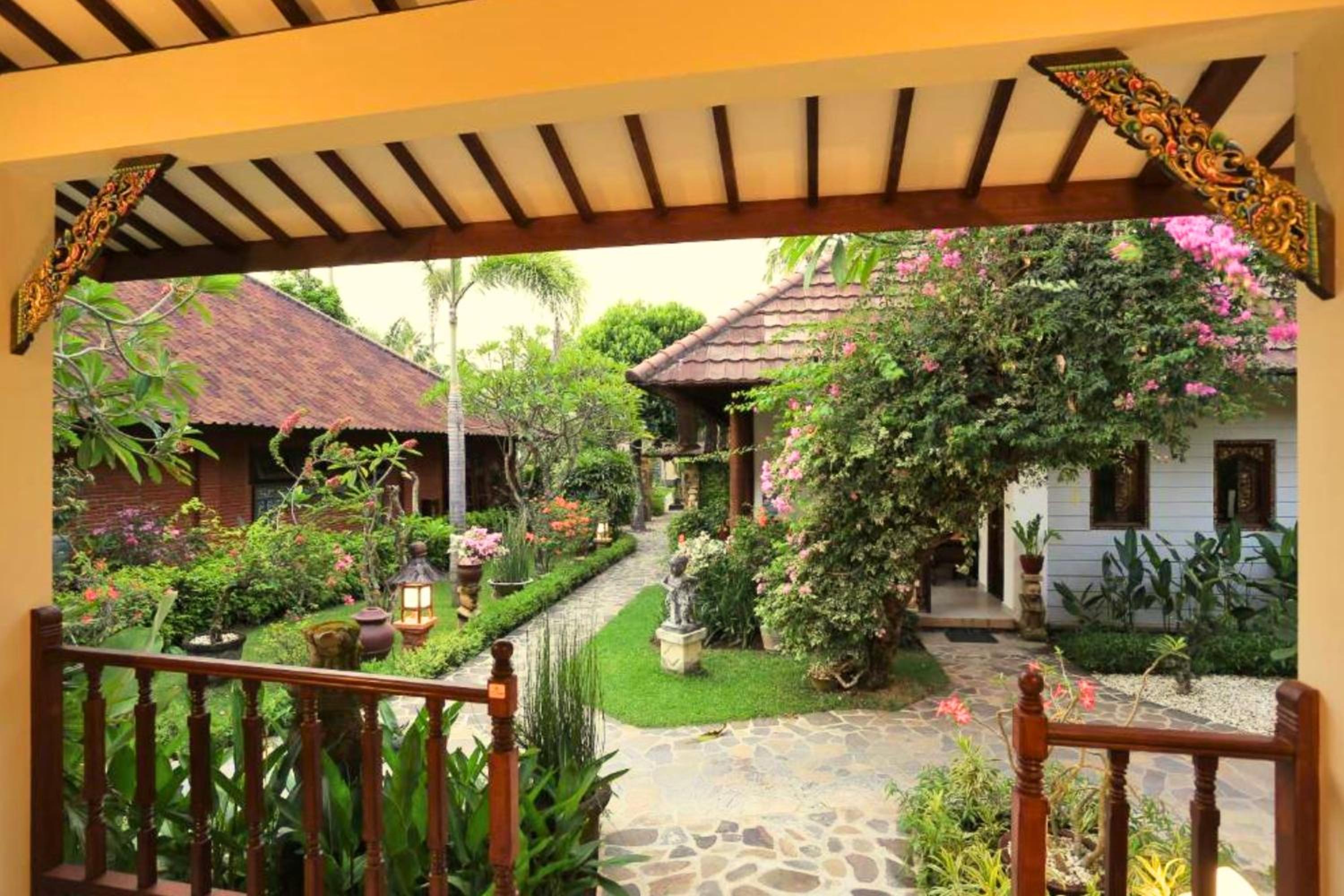 Hibiscus 1 BR Quirky Garden Room Double view 3