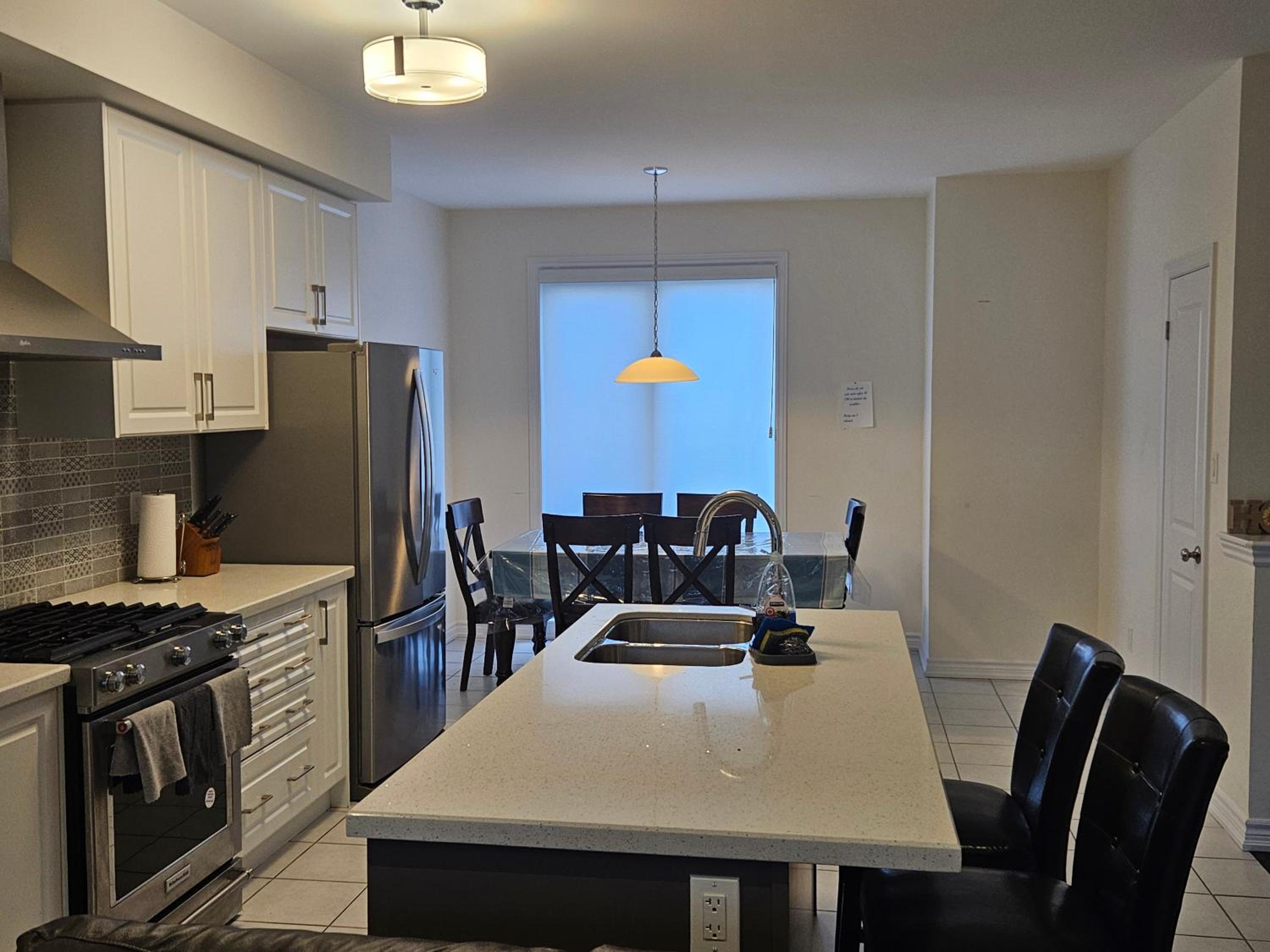 Beautiful New Townhouse in Quiet Neighbourhood