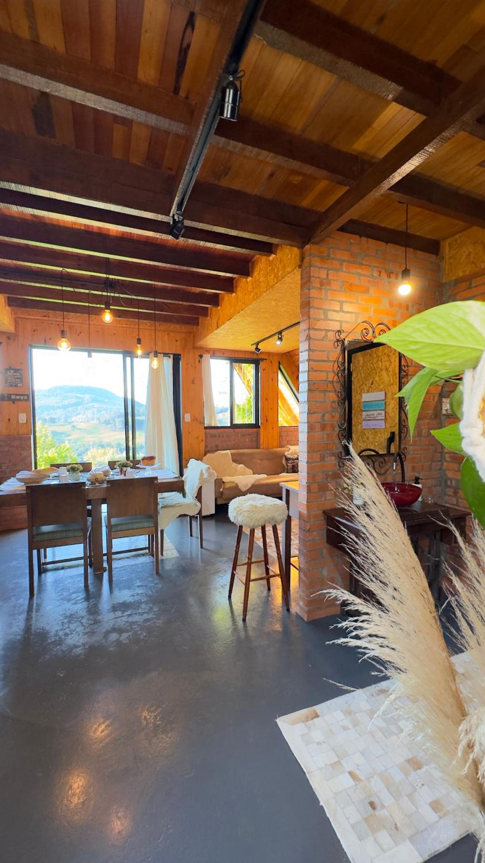 Rancho Exílio do Poeta - Chalé com Banheira, fogão à Lenha e balanço gigante!