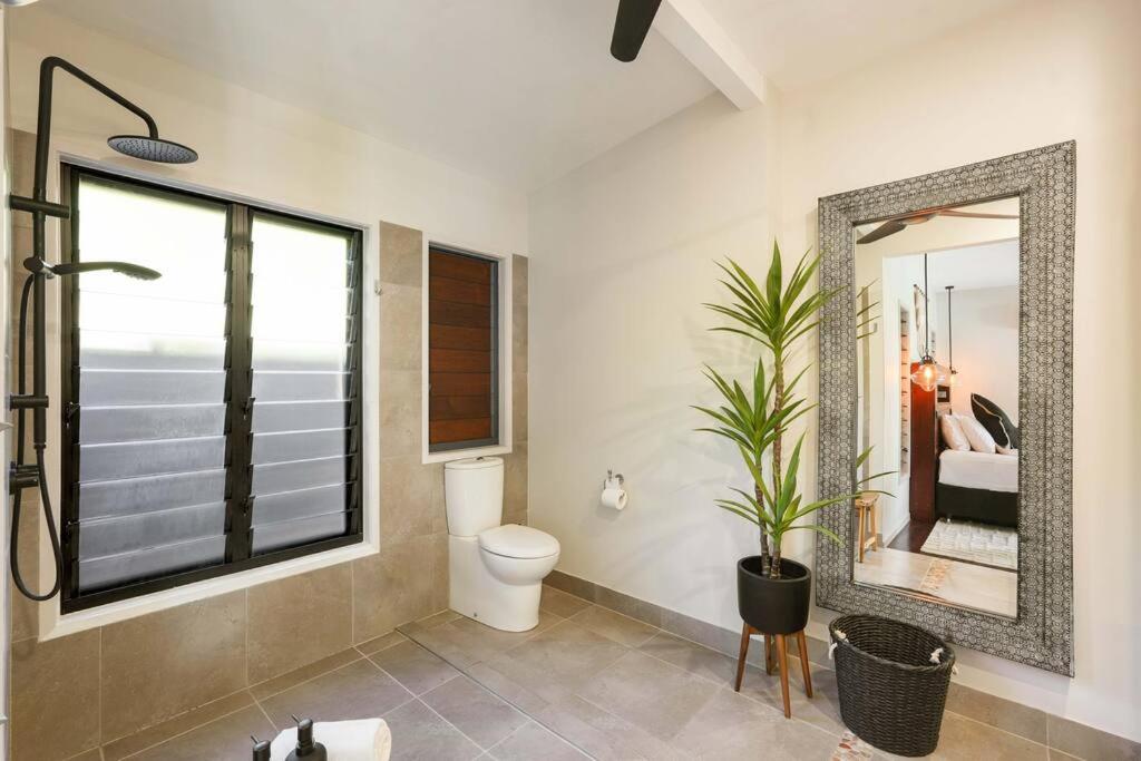 Living On The Edge - A Private Oasis in Paradise