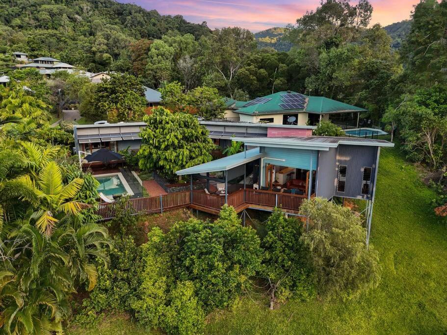 Living On The Edge - A Private Oasis in Paradise