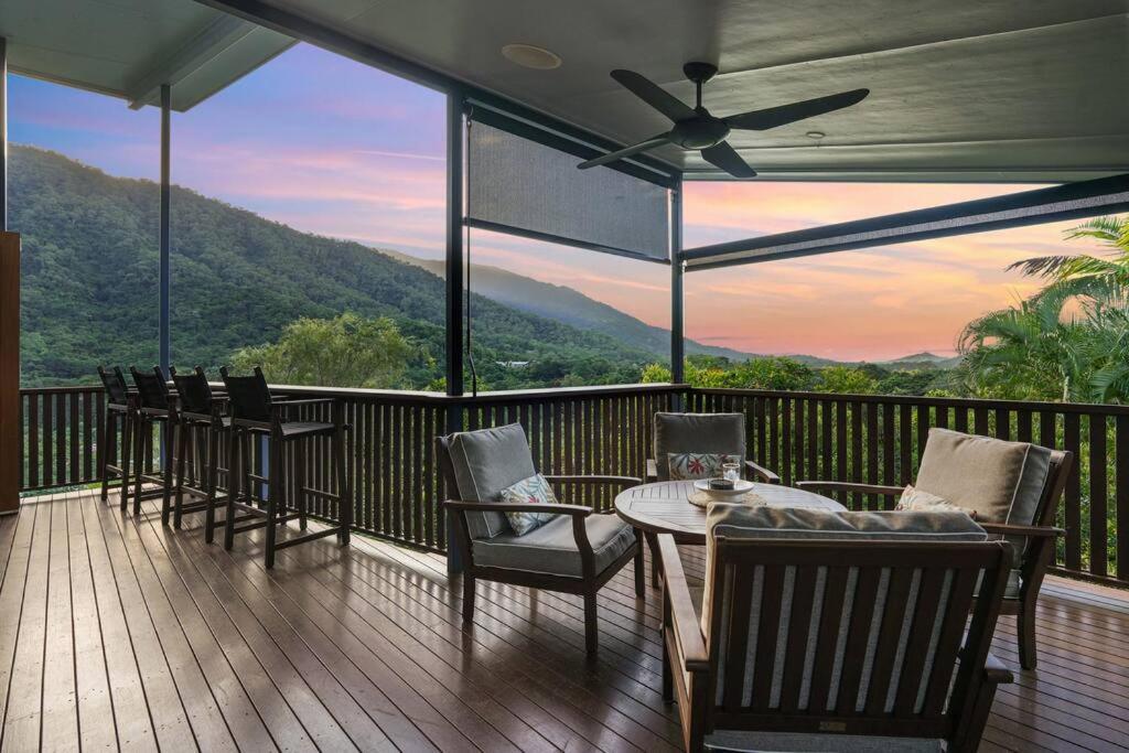 Living On The Edge - A Private Oasis in Paradise