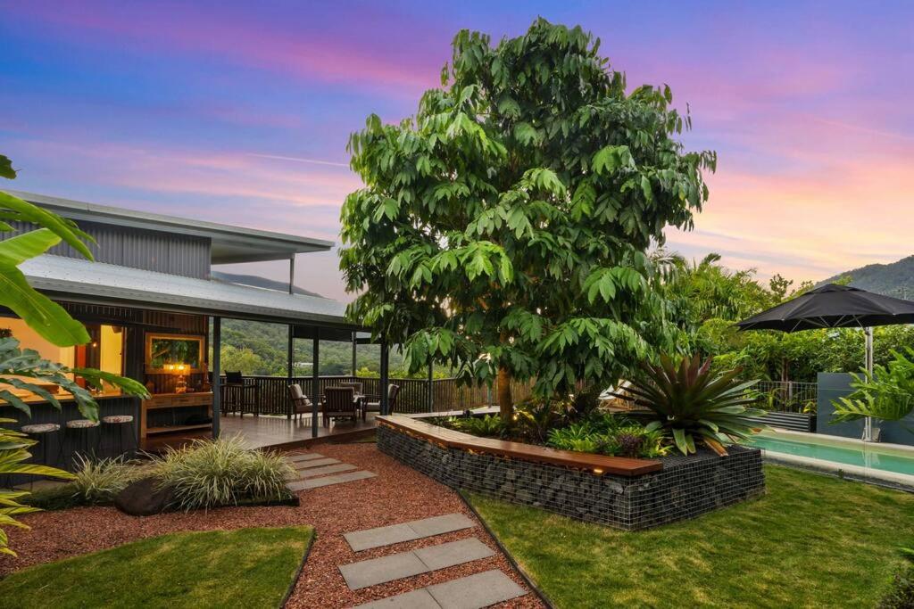 Living On The Edge - A Private Oasis in Paradise
