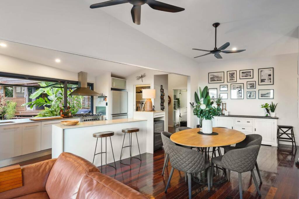 Living On The Edge - A Private Oasis in Paradise
