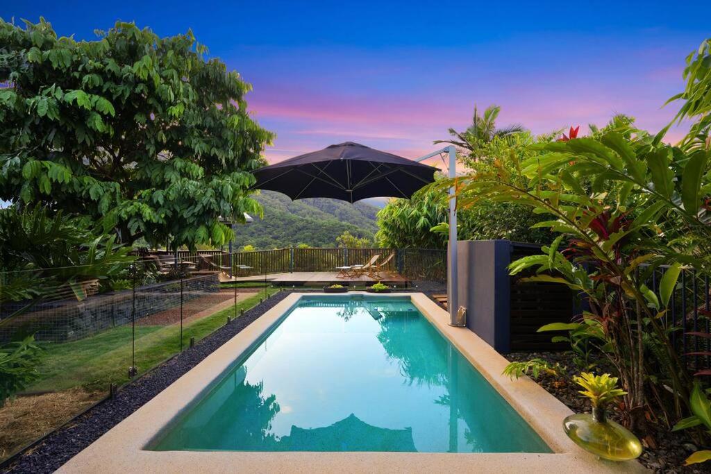 Living On The Edge - A Private Oasis in Paradise