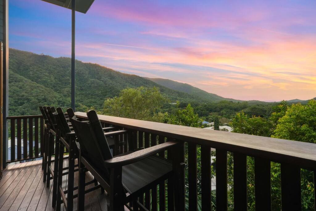 Living On The Edge - A Private Oasis in Paradise