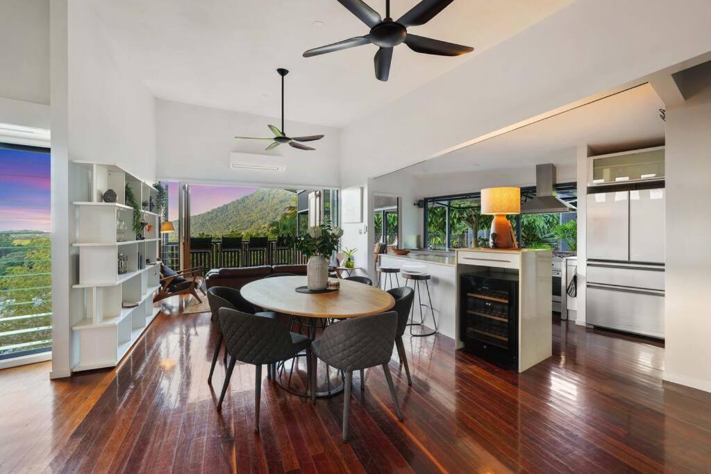 Living On The Edge - A Private Oasis in Paradise