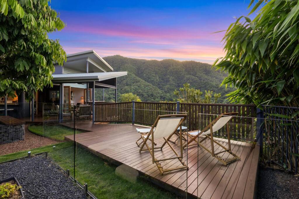 Living On The Edge - A Private Oasis in Paradise