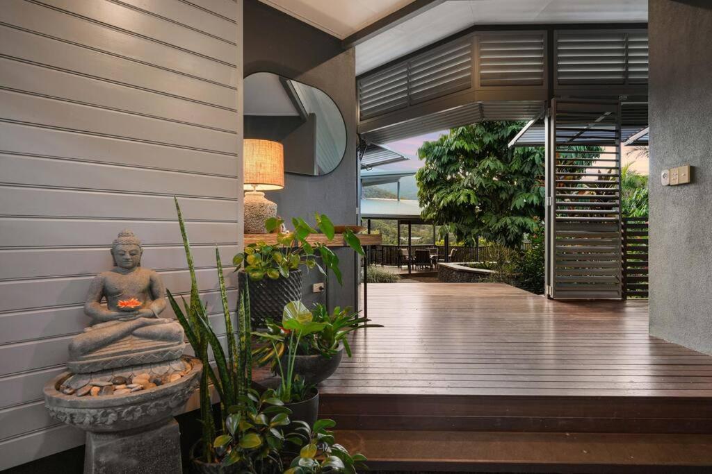 Living On The Edge - A Private Oasis in Paradise