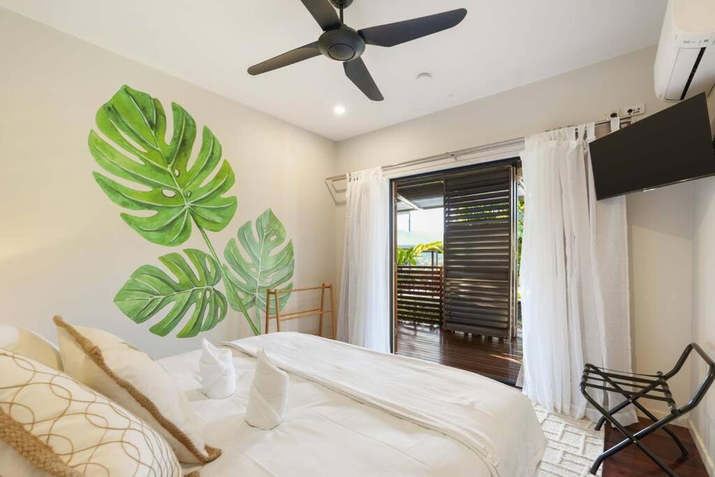 Living On The Edge - A Private Oasis in Paradise
