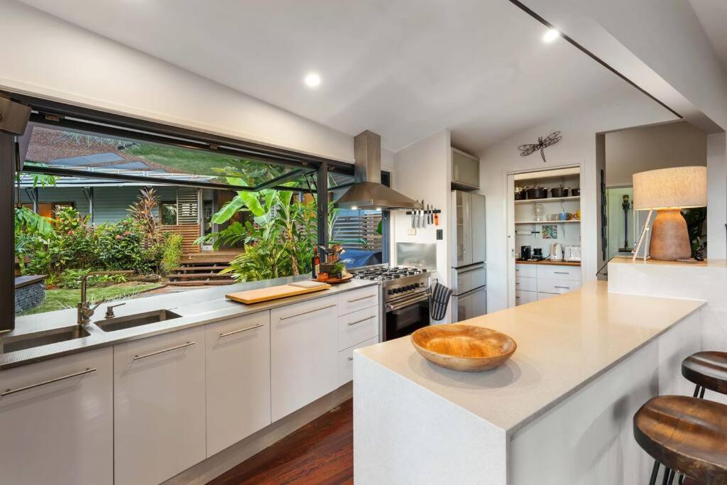 Living On The Edge - A Private Oasis in Paradise