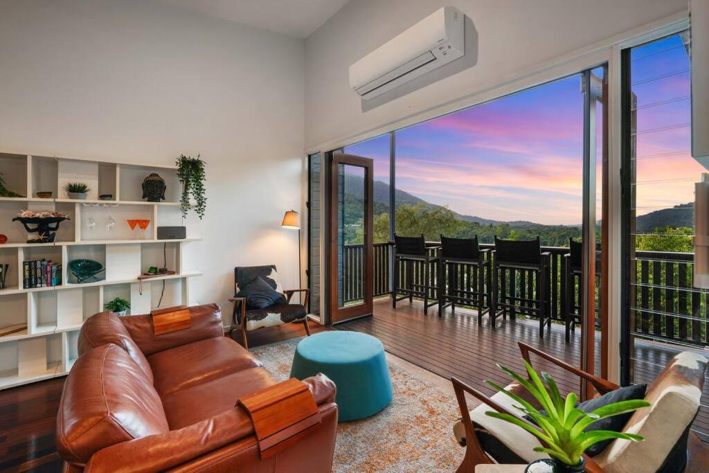 Living On The Edge - A Private Oasis in Paradise