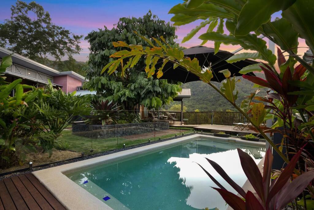 Living On The Edge - A Private Oasis in Paradise