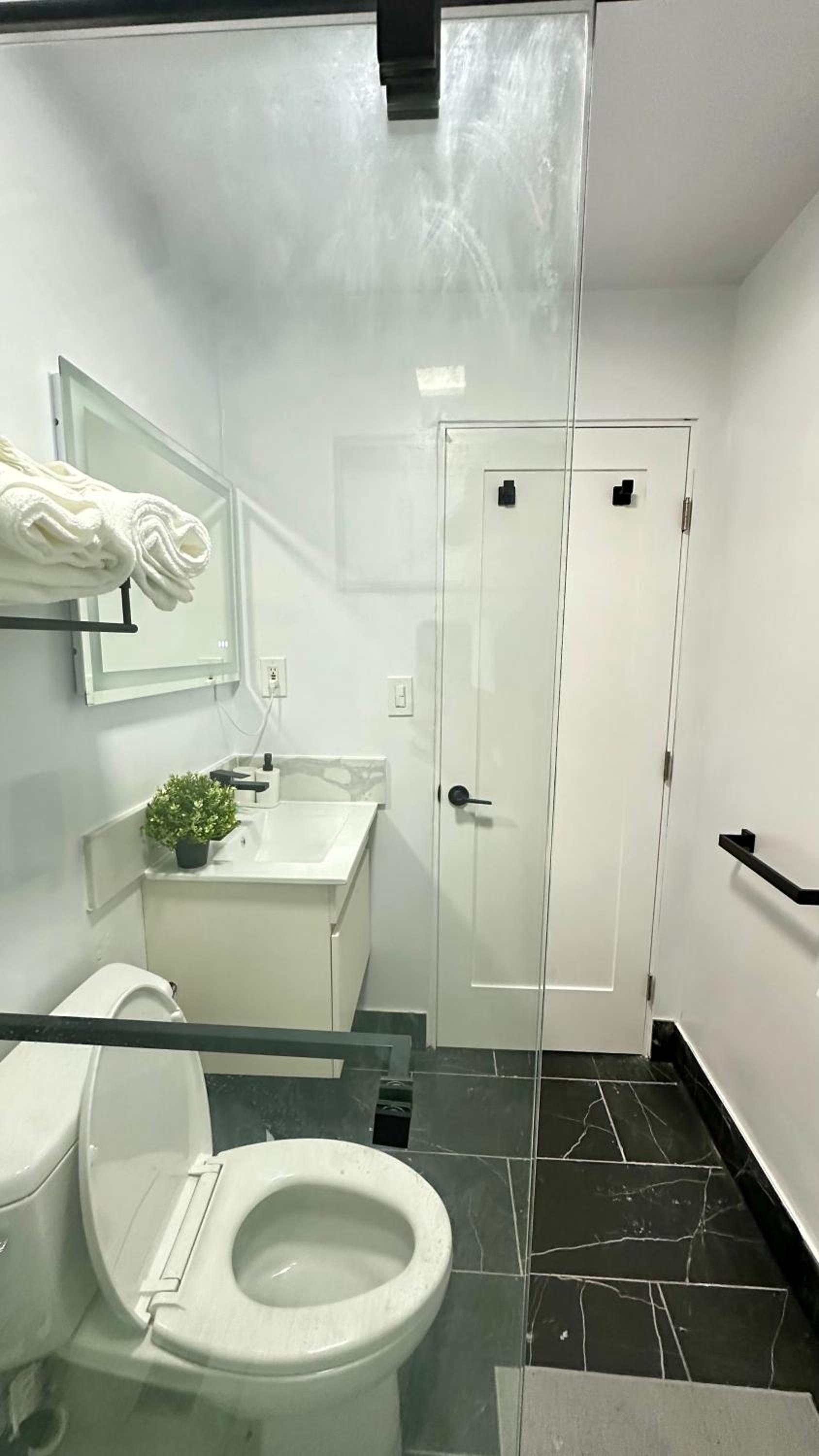 Modern 2BR Stylish & Cozy Unit