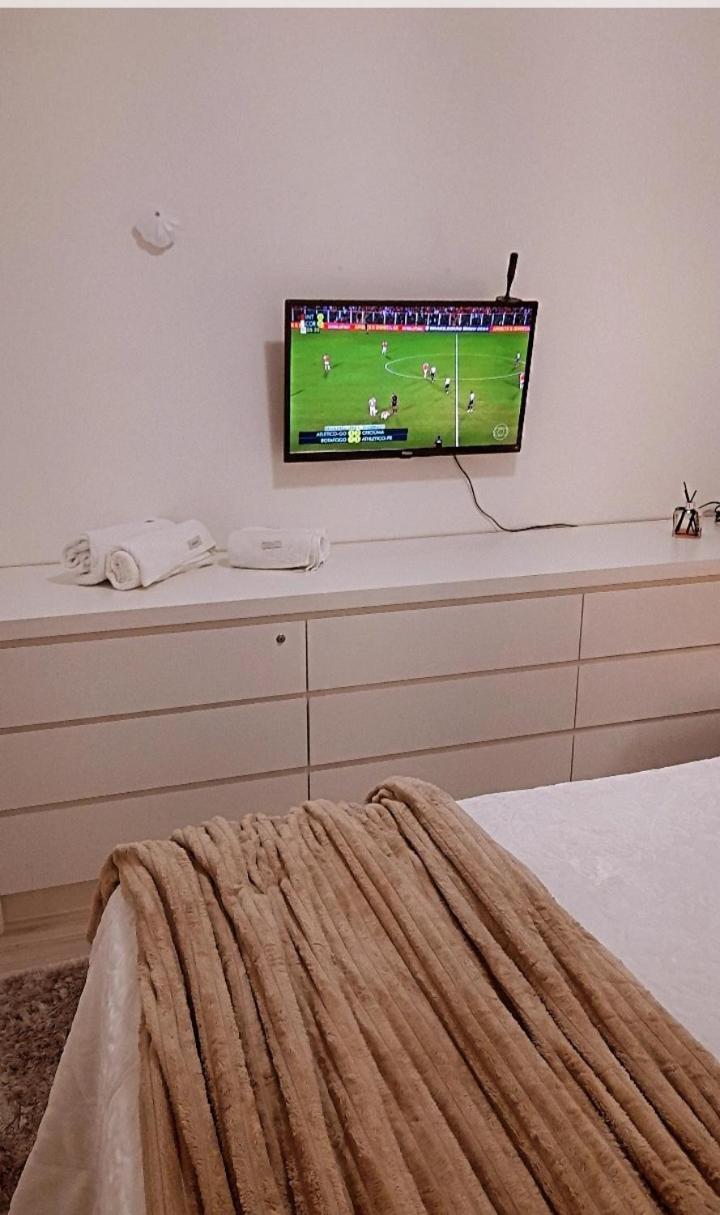 Apartamento compartilhado comigo mais 2 felinos