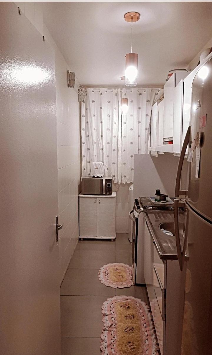 Apartamento compartilhado comigo mais 2 felinos