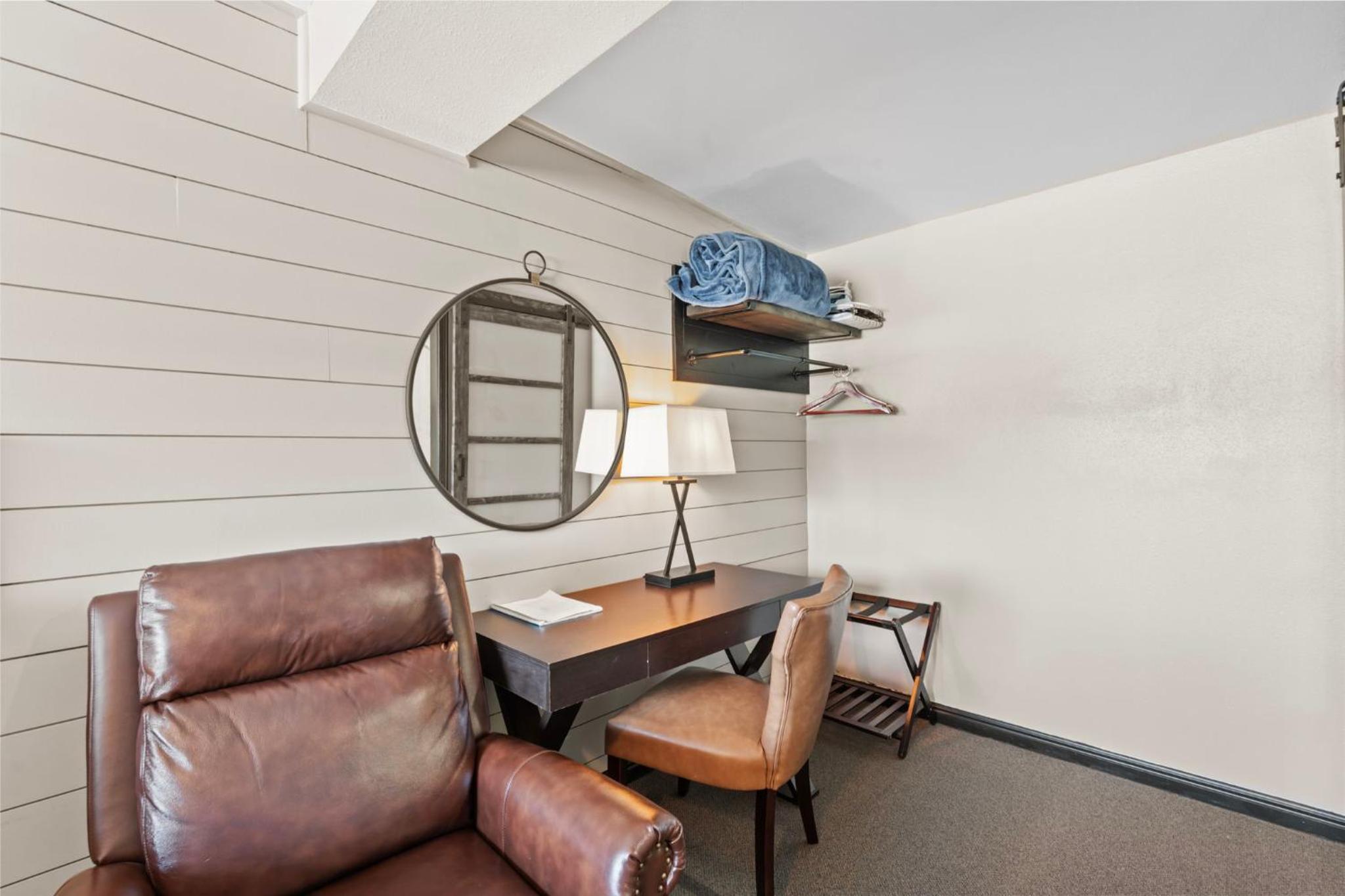 Lost Trail Resort - Riverside Rooms - Near Hot Pools