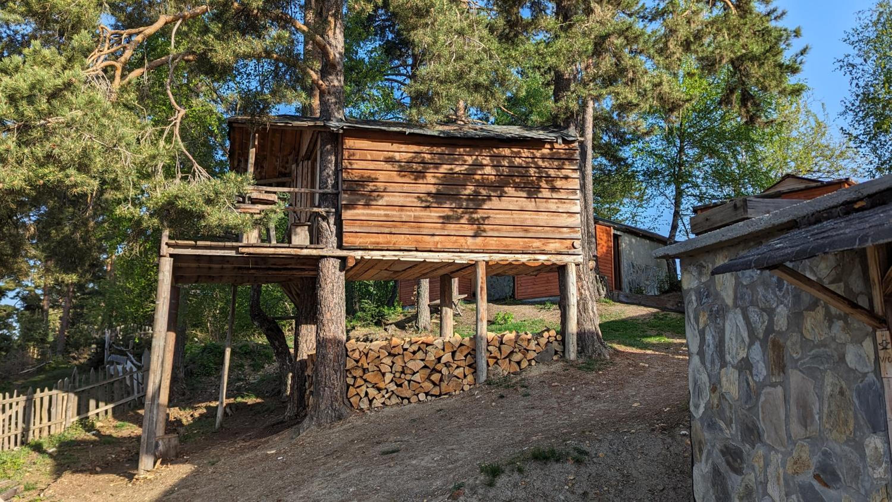 Heshkili huts and cabins Svaneti
