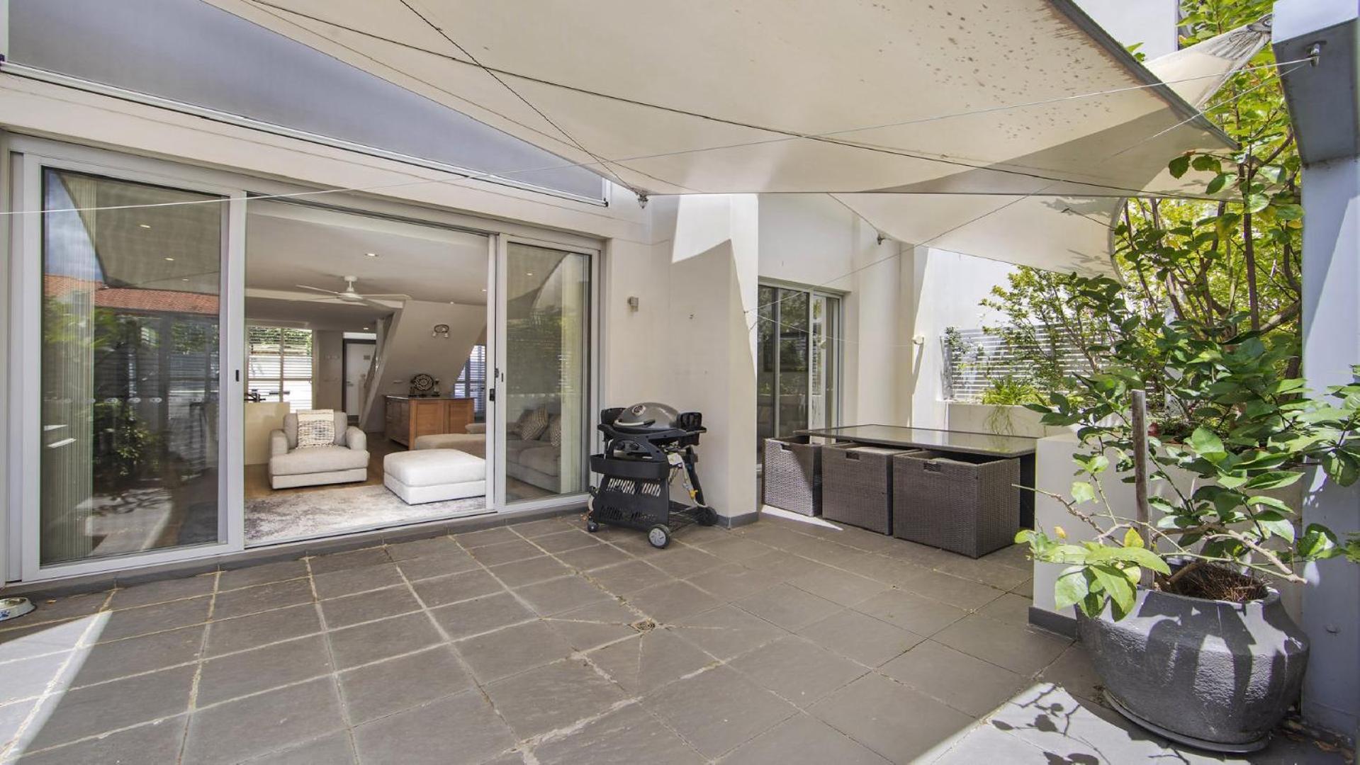 Ettalong Beach - Poolside Luxury