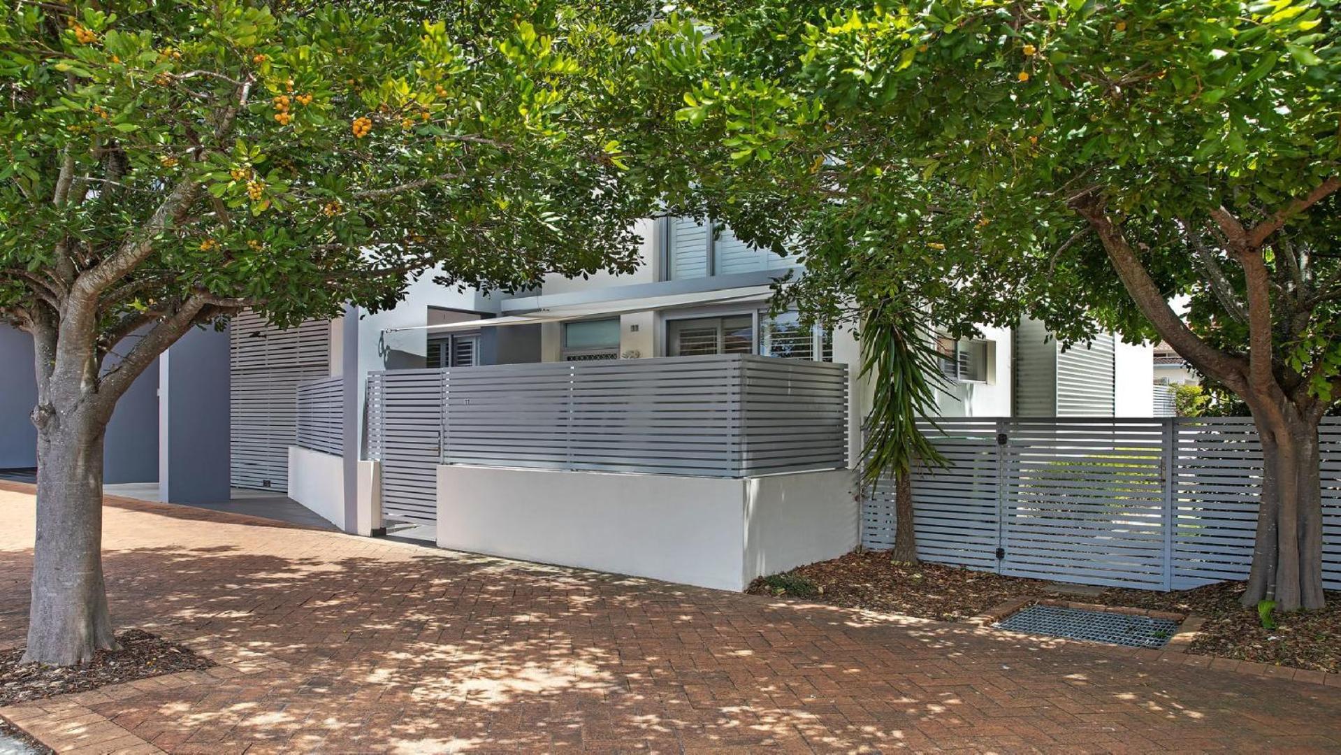 Ettalong Beach - Poolside Luxury