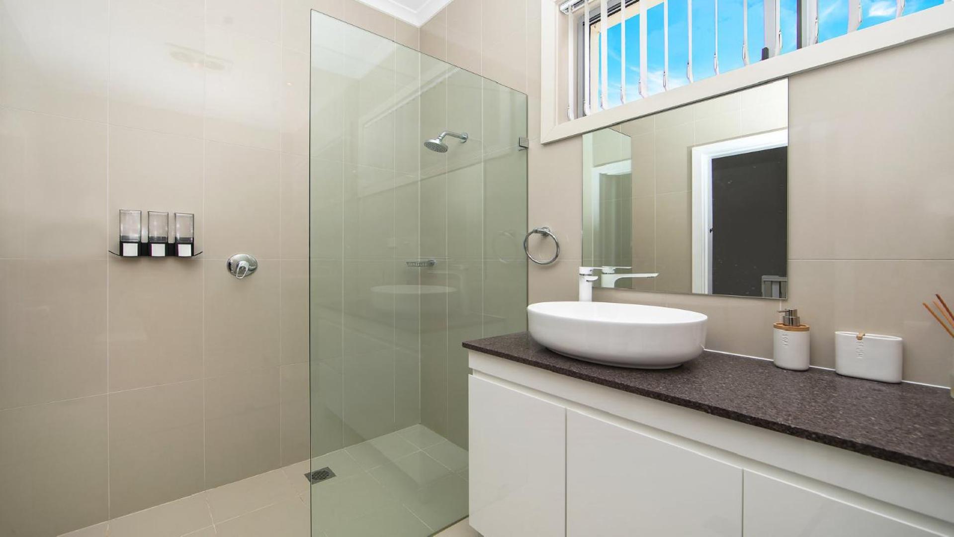 Ettalong Beach - Poolside Luxury
