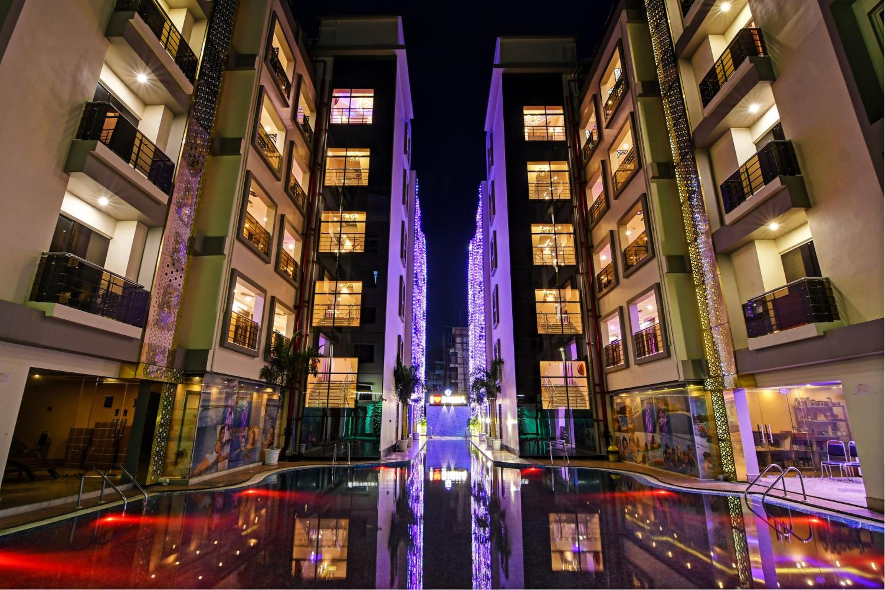 Townhouse The Grand Touch & The Royal Touch view 3