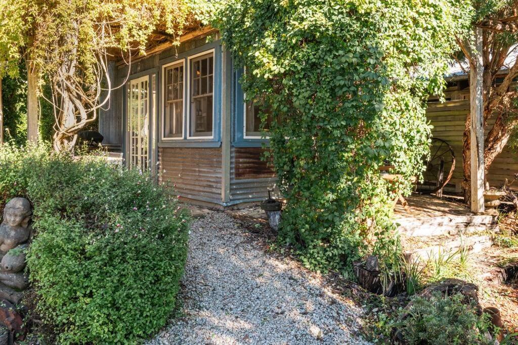 Luxury Studio with Hot Tub in Leura