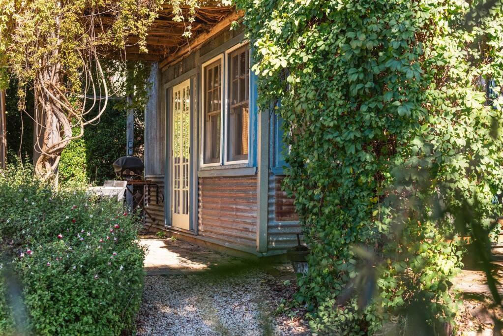 Luxury Studio with Hot Tub in Leura
