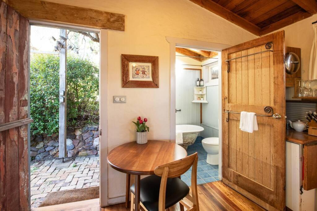 Luxury Studio with Hot Tub in Leura